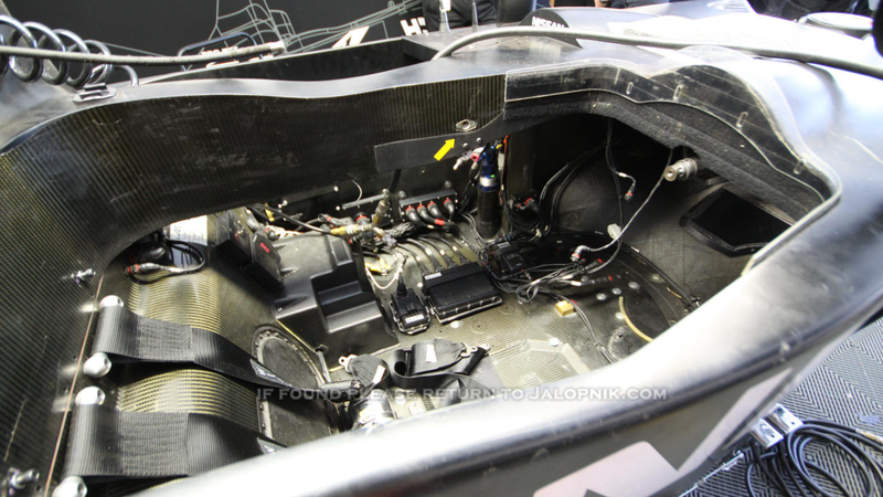 Illustration for article titled Watch Nissan's DeltaWing Get Punted By A Porsche